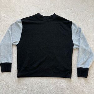 Calme Crewneck Sweater